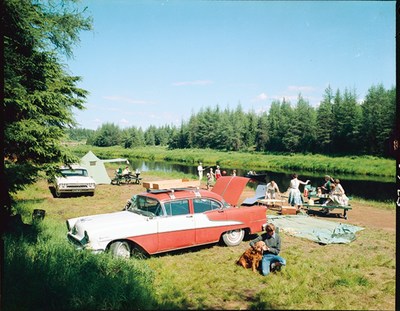 Camping dans le Parc national des Laurentides, 1961. Archives nationales à Québec, fonds Ministère de la Culture et des Communications (E6, S7, SS1, P53-61). Photographe non identifié. (Groupe CNW/Bibliothèque et Archives nationales du Québec)