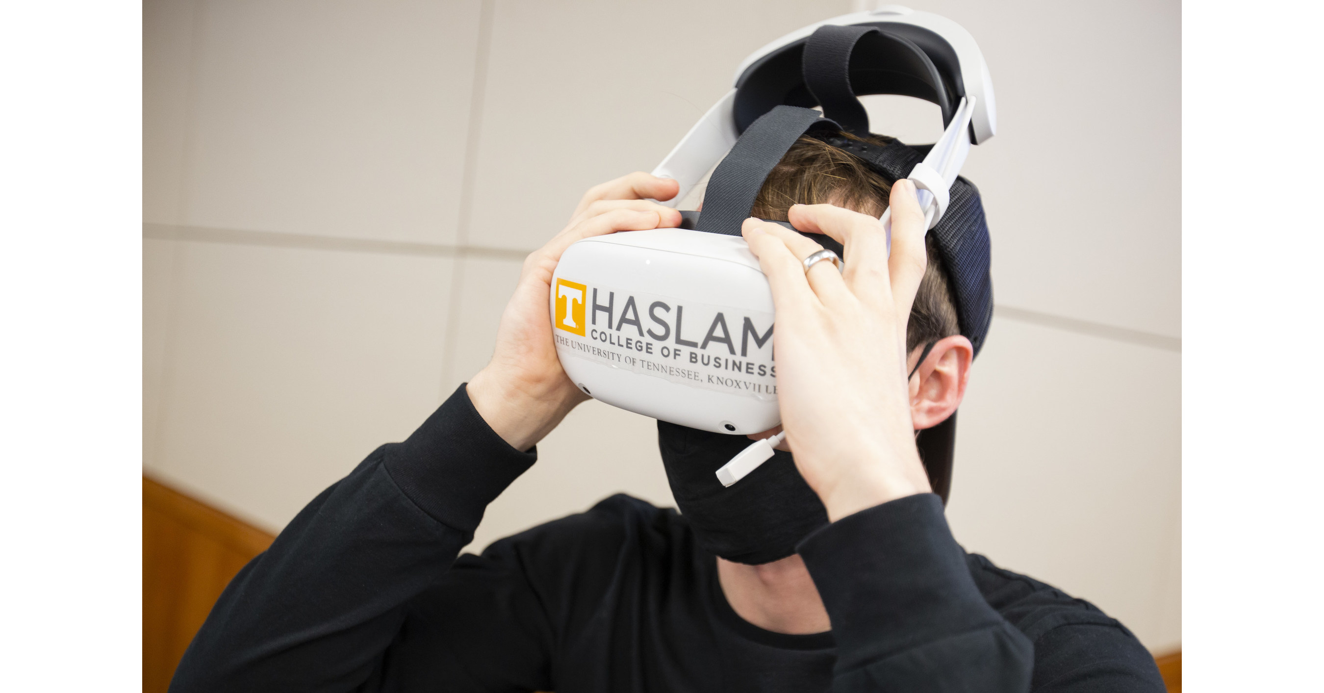 Collins Teaches First UT Class Delivered Via Virtual Reality