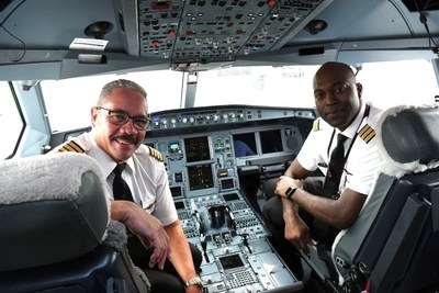 L’équipage du vol AC914 Toronto-Fort Lauderdale d’aujourd’hui, tout premier vol célébrant l’histoire des Noirs. (Groupe CNW/Air Canada)