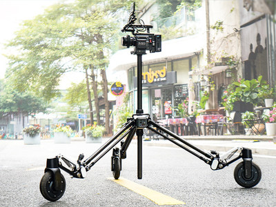 Rover is essentially a shooting robot that removes obstacles that the ground creates. It can carry heavy and bulky professional cameras, move stably on a variety of bumpy surfaces, and has programmable automation function. For film crews, it can significantly reduce labor costs and improve work efficiency by introducing a new type mobile shooting equipment to the filming environment.