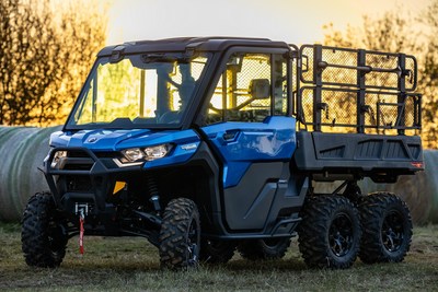 The all-new 2022 Can-Am Defender 6x6 Limited sets the bar for performance and comfort. ©BRP 2022 (CNW Group/BRP Inc.)