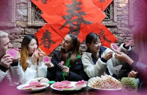 Xinhua Silk Road: Mountain village in Linyi attracts foreigners with folk performances during Chinese New Year