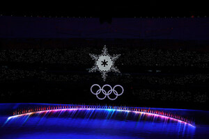 CGTN: Peking 2022 končí, pořadatelství zimních olympijských her přechází na Milán-Cortinu 2026