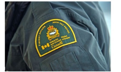 Fishery officer arm badge with crest (CNW Group/Fisheries and Oceans Canada, Pacific Region)