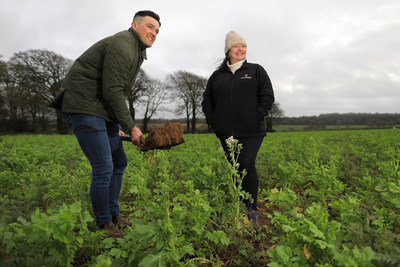 Pictured is Grainne Wafer, Guinness Global Brand Director, Diageo Ireland, alongside Walter Furlong, Cooney Furlong Grain, Co. Wexford in a cover crop field, as Guinness announces it is working with barley farmers on an ambitious, three-year regenerative agricultural pilot programme which aims to drive positive outcomes for the planet and farmer livelihoods. (PRNewsfoto/Diageo)