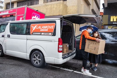 Lalamove’s driver partners assisted various social welfare organizations in delivering supplies to those in need in the past week, ensuring that they receive undisturbed support amid the pandemic. (PRNewsfoto/Lalamove)