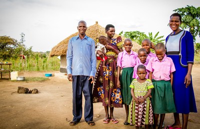 Uganda family, photo by Karin Bridger for JSI