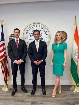Left to right: Nathan Trail, director of international, state and local policy, Supernal; Miami Mayor Francis Suarez; Diana Cooper, global head of policy and regulation, Supernal