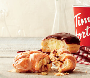 C'est le retour de deux des beignes préférés des gens d'ici! Tim Hortons lance le nouveau beignet aux pommes avec 40 % plus de pommes et le nouveau beigne crème Boston, avec 33 % plus de garniture.