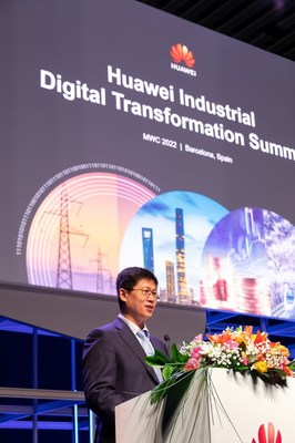 O sr. Li Peng, presidente da Huawei West European Region, proferiu um discurso de abertura (PRNewsfoto/Huawei)