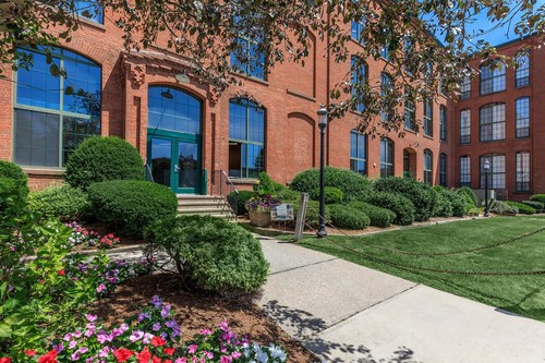 Walker Dunlop Structures 302 Million In Financing For 10 Property 