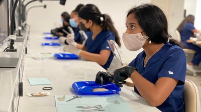 The Village School announces pre-medical science diploma<br />
program for high school students. This unique program prepares students for advanced medical careers.