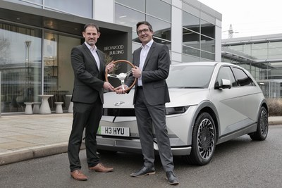 (from left) John Challen, Editor and Managing Director at UK Car of the Year / Ashley Andrew, Managing Director at Hyundai Motor UK