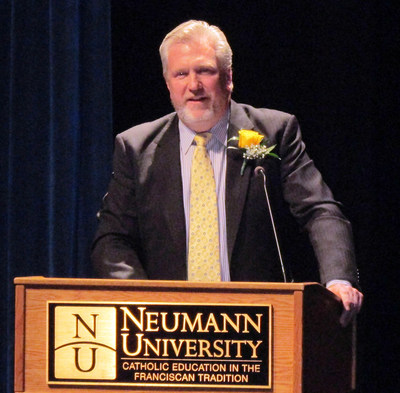 Sun East Federal Credit Union President and CEO Michael Kaczenski, accepting Neumann University’s 2022 President’s Distinguished Alumni Award.
