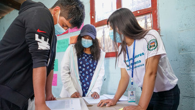 Young people from Comitancillo in the department of San Marcos in Guatemala begin a new lesson plan in collaboration with local implementing partner Tierra Nueva.