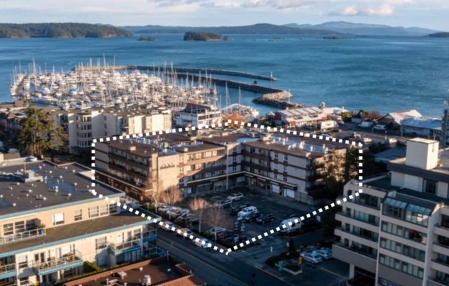 Sidney Waterfront Apartments located in Sidney, BC. (CNW Group/Merchant House Capital)