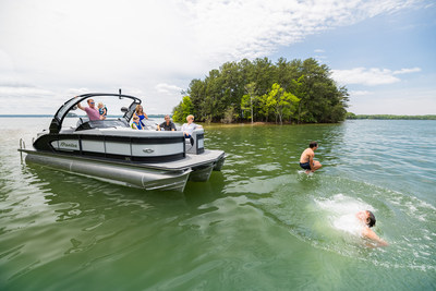 Manitou has been manufacturing leisure, luxury, and performance pontoon boats since 1985. (CNW Group/BRP Inc.)