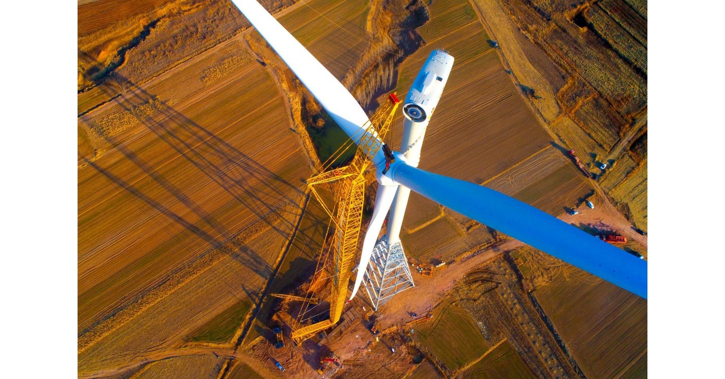 XCMGs XGC15000A stellt neuen Rekord f&uuml;r Hebearbeiten bei Windkraftanlagen auf und unterst&uuml;tzt den Bau kohlenstoffarmer Energieanlagen