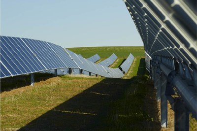 Wright solar power plant featuring Nextracker's NX Horizon-XTR all-terrain solar tracker. California, 250 MW