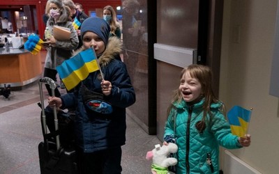 A brother and sister arrive at St. Jude Children’s Research Hospital in Memphis after traveling from Ukraine as a part of the St. Jude Global SAFER Ukraine project. The girl is among the first group of Ukrainian pediatric cancer patients to come to the United States to continue their long-term cancer treatment. SAFER Ukraine is a humanitarian effort launched following the Russian invasion to provide safe passage for childhood cancer patients and their families out of Ukraine.