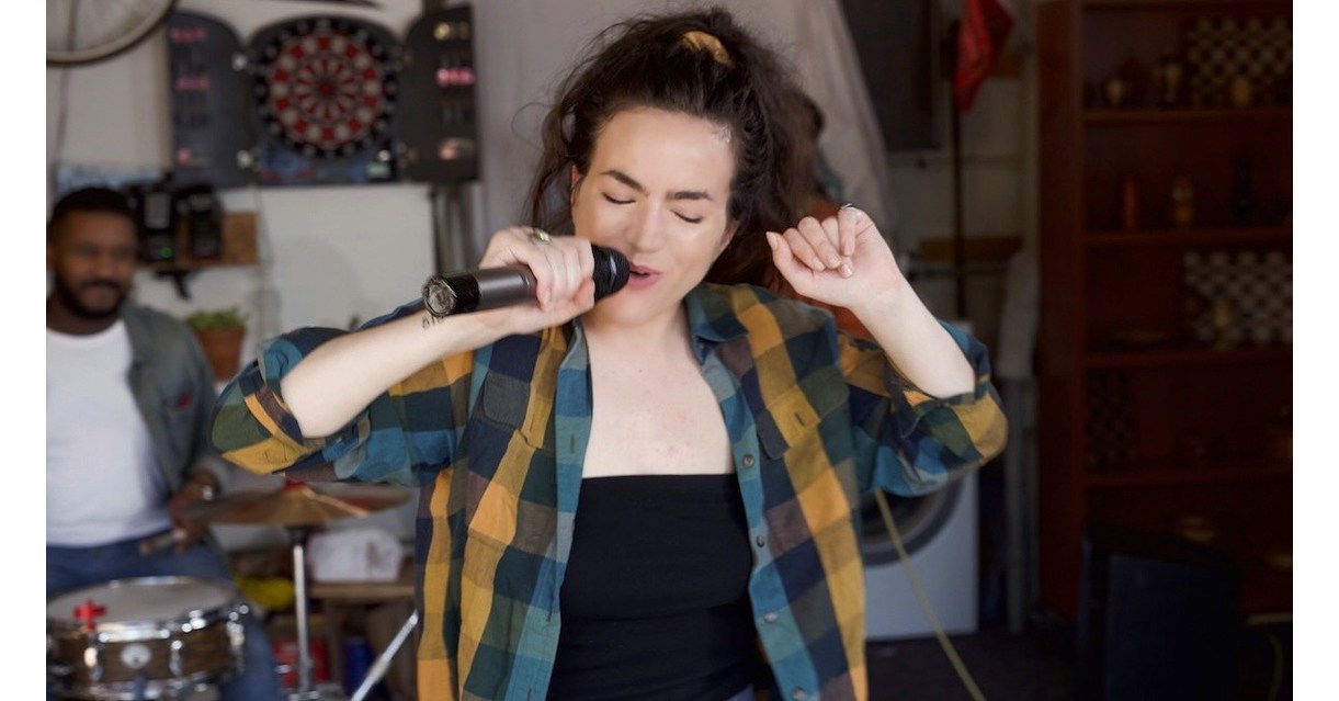 Alma Cook Announces Her New Oilfield-Themed Song and Music Video, 5000 Candles