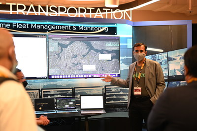 Sumeet Puri, Solace chief technology solutions officer, demonstrates event streaming capabilities as part of a fleet management application, at Singtel's recent Paragon launch event. (PRNewsFoto/Solace Corporation)