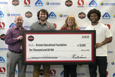 Kretschmar, professional American football league quarterback Kyler Murray, Albertsons, and Safeway gathered for a special presentation to commend the Arizona Educational Fund for celebrating excellence and cultivating equity in Pre-K to 12th grade education in Phoenix with a donation of $10,000.