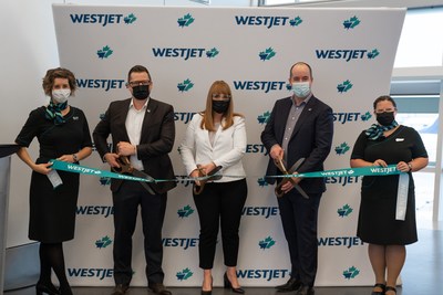 Chris Hedlin, WestJet Vice President, Network & Alliances, Colleen Tynan, WestJet Vice President, Airports, Chris Miles, Vice President Operations and Infrastructure, Calgary Airport Authority & WestJet Cabin Crew Employees (CNW Group/WESTJET, an Alberta Partnership)
