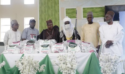 L-R: Dr. Gbenga Olabanji, keynote speaker; Mr. Bello Zubairu, Chief Marketing Manager, Buma Resources Nig. Ltd; Senator Mohammed Alkali Gumel, Chairman of the occasion; Alhaji Salihu Darki, Sarkin Kudun Gaya; Dr. Junaidu Yakubu, Managing Director, Kano State Agricultural and Rural Development Authority and Prof. Sanusi Gaya Mohammed, Deputy Director, Training, Centre for Dryland Agriculture, BUK, Kano at the launch of Geo Fertilizer in Kano on Tuesday.