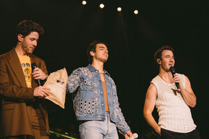 GLOBAL POP SUPERSTARS THE JONAS BROTHERS FAVORITE SNACK ROB'S BACKSTAGE POPCORN SET TO LAUNCH EXCLUSIVELY AT WALMART