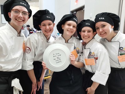 The culinary team from Dr. Gene Burton College & Career Academy in Rockwall, Texas, huddle for a photo at the 2022 Texas ProStart Invitational, held March 25-27 in Frisco, Texas. (PRNewsfoto/Texas Restaurant Association)