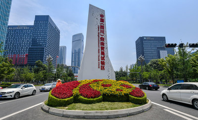A landmark of the China (Sichuan) Pilot Free Trade Zone stands among traffic in Chengdu