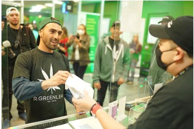 Jeremy Sandoval of Las Cruces makes the first legal purchase of recreational cannabis at R. Greenleaf in New Mexico (CNW Group/Schwazze)
