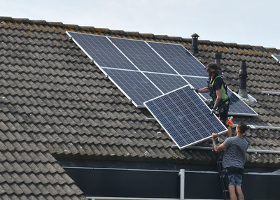 Saint-Laurent is making it easier to produce solar energy on its sloped roofs. (CNW Group/Ville de Montral - Arrondissement de Saint-Laurent)