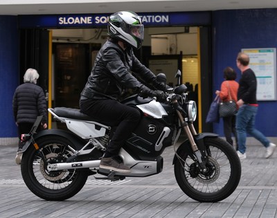 Super Soco TCMax on the streets of London (CNW Group/Motorino Electric Cycles)
