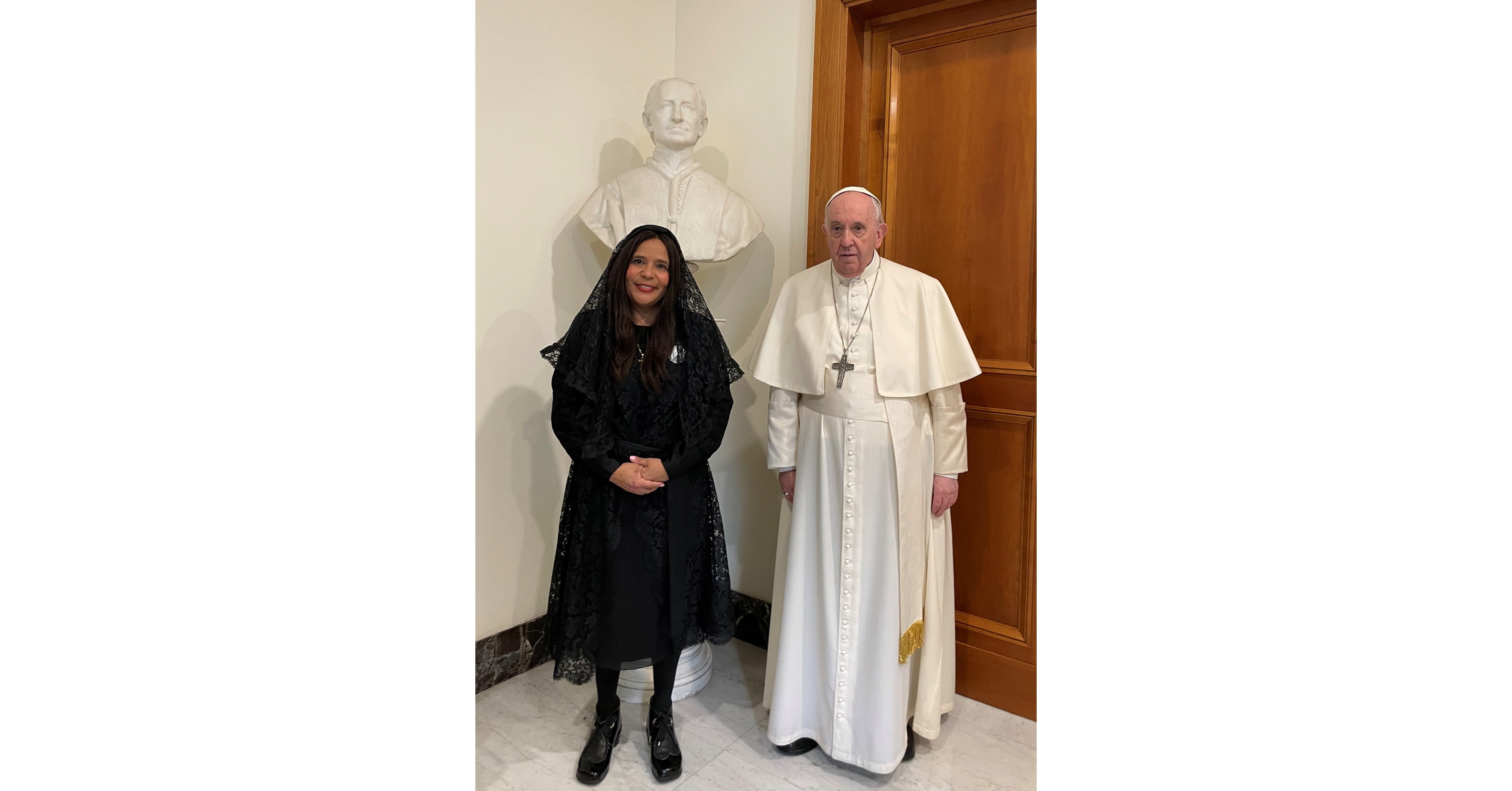 A produtora executiva do document&aacute;rio With This Light se encontra com Sua Santidade o Papa Francisco