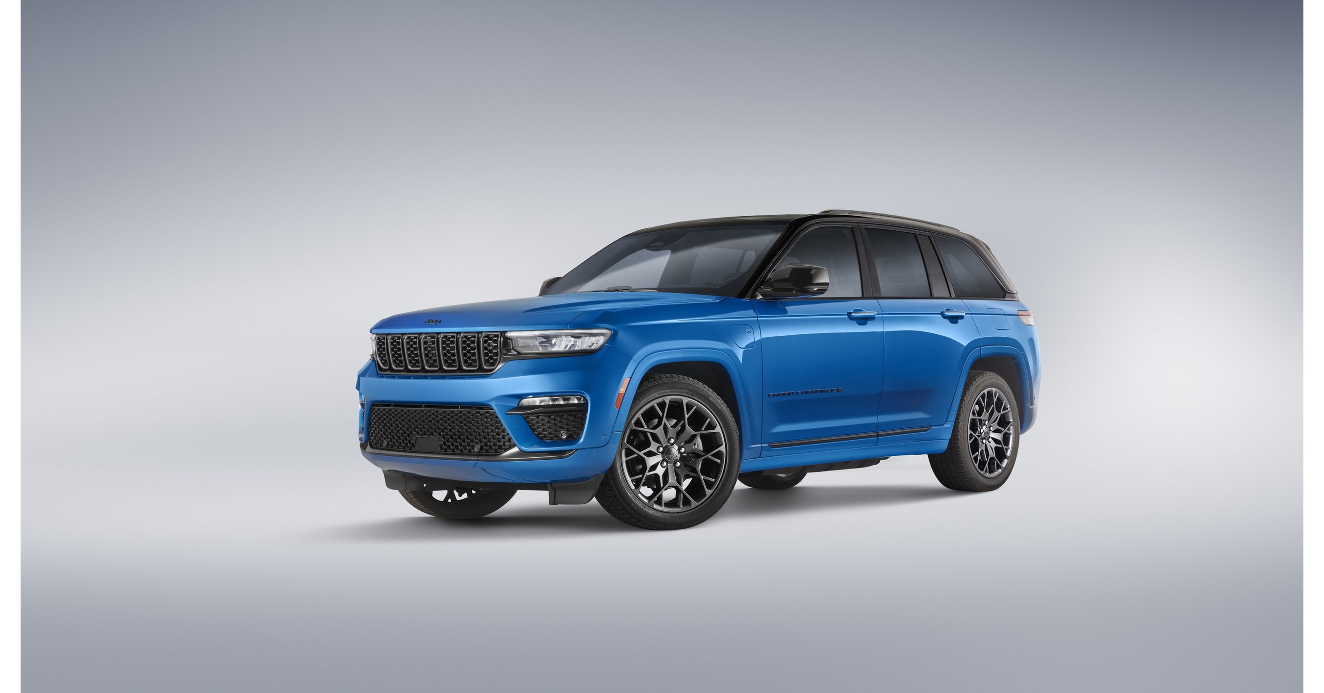 Jeep® Brand Debuts Grand Cherokee High Altitude 4xe in New Hydro Blue  Exterior Color at 2022 New York International Auto Show
