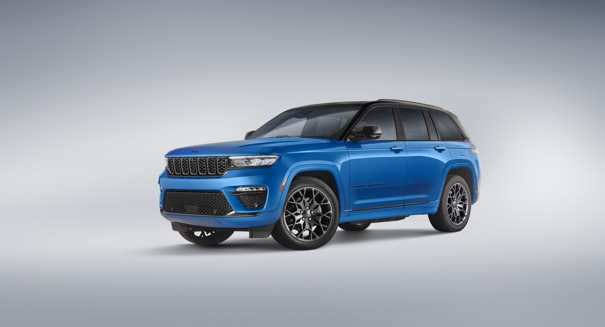Jeep® Brand Debuts Grand Cherokee High Altitude 4xe in New Hydro Blue Exterior Color at 2022 New York International Auto Show - Vimarsana News