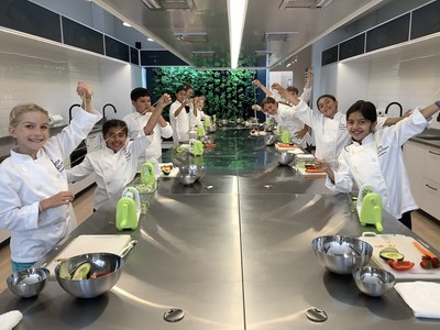 Students at Little Kitchen Academy (CNW Group/Little Kitchen Academy Ltd.)