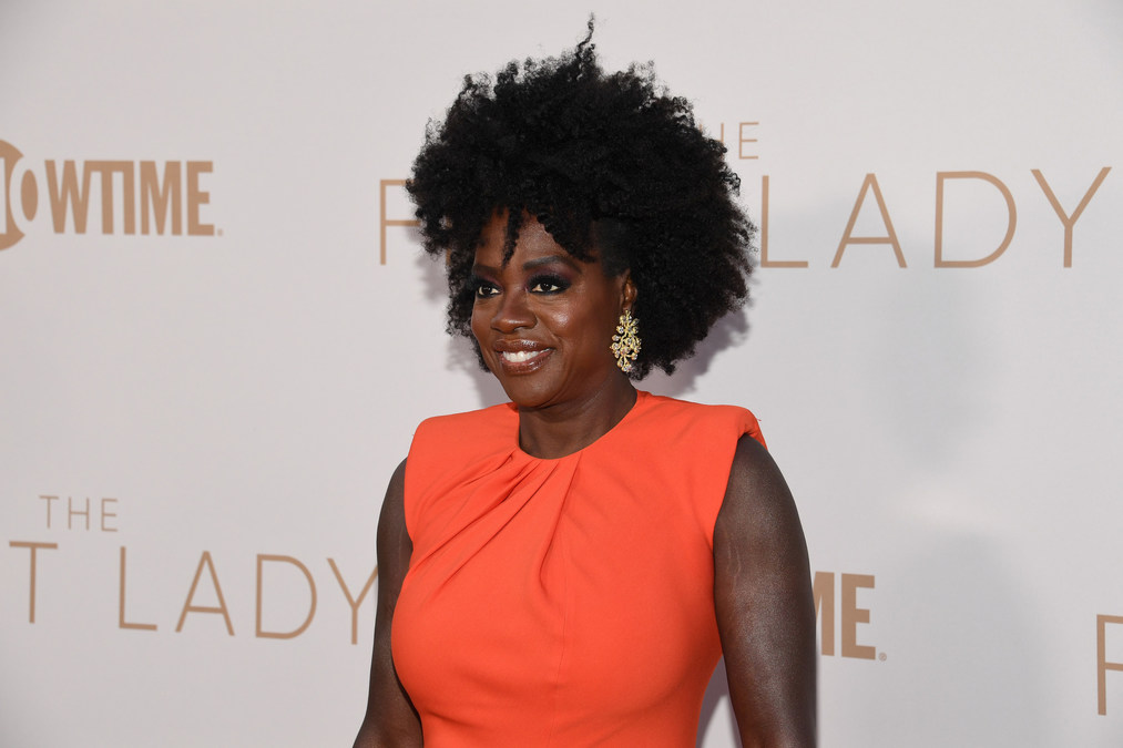 VIOLA DAVIS WEARS MATTURI FINE JEWELLERY EARRINGS FOR 'BLACK IS BRILLIANT' WITH RAD AND DE BEERS GROUP AT THE PREMIERE FOR 'THE FIRST LADY' - Vimarsana News