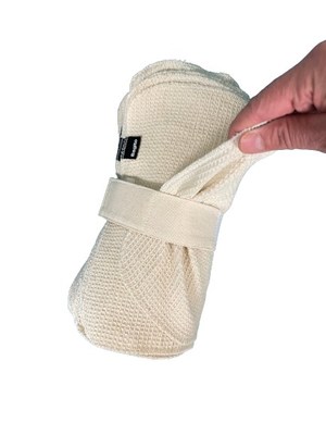 Comes with innovative strap that holds towels in place, a reusable tube core and free mesh wash bag.