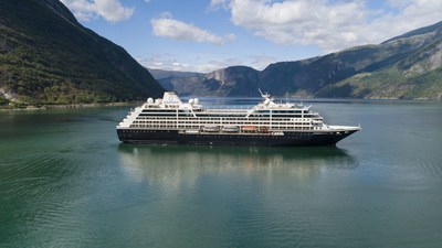 Azamara Pursuit at sea