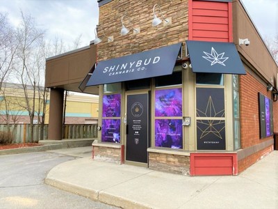 ShinyBud Cannabis Co. drive-thru is the only cannabis drive-thru experience in Eastern Ontario located at 2200 Carling Avenue in Ottawa, Ontario. (CNW Group/ShinyBud Corp.)