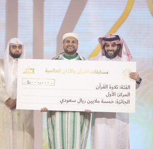 Turki Al-Sheikh überreicht den Gewinnern des Scent of Speech „Otr Elkalam" die wertvollen Preise des internationalen Wettbewerbs