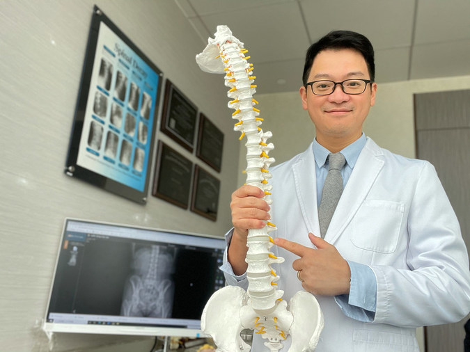 Chiropractors, Researchers Begin the Hunt for Long COVID Therapy - Vimarsana News