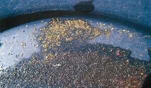 ABUNDANT VISIBLE GOLD PANNED NEAR HISTORICAL WORKINGS OF MINERAL MOUNTAIN'S NEWLY ACQUIRED KING OF THE WEST DEPOSIT