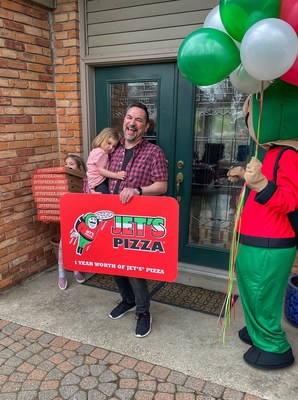 TODAY: Jet's to Give Out Free Pizza in Skokie