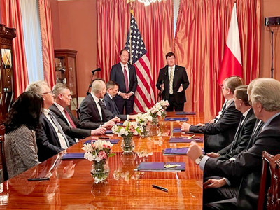 Bechtel’s John Howanitz (center) and Mark Brzezinski, U.S. ambassador to Poland, address representatives of 12 Polish companies who signed Memoranda of Understanding with Bechtel for potential development of two new civil nuclear power plants. The event took place at the ambassador’s residence in Warsaw.