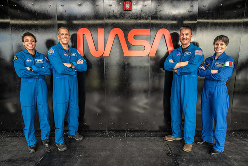 NASA’s SpaceX Crew-4 astronauts pose in front of the NASA “worm” logo during a training session at Kennedy Space Center in Florida. From left to right: NASA astronaut and SpaceX Crew-4 mission specialist Jessica Watkins; NASA astronaut and SpaceX Crew-4 pilot Robert “Bob” Hines; NASA astronaut and SpaceX Crew-4 commander Kjell Lindgren; and ESA (European Space Agency) astronaut and Crew-4 mission specialist Samantha Cristoforetti of Italy.
Credits: NASA