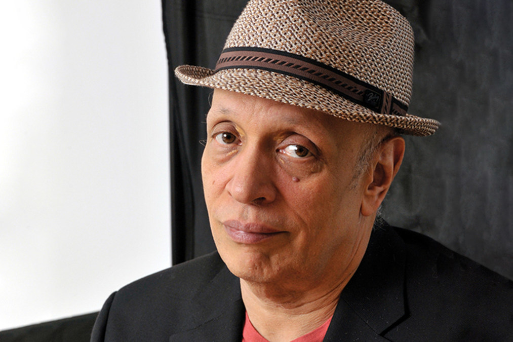 Critically Acclaimed Author Walter Mosley to Speak at Knox College Class of 2022 Commencement - Vimarsana News